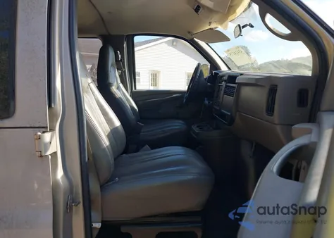 2005 Chevrolet Express from USA, damaged, VIN 1GAHG35U551157075